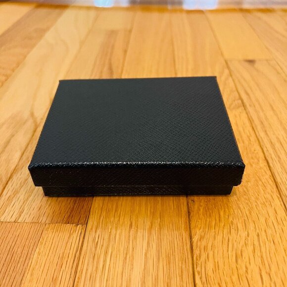 Brand new item PRADA AirPods case, with triangular logo and Saffiano leather - Picture 2 of 16